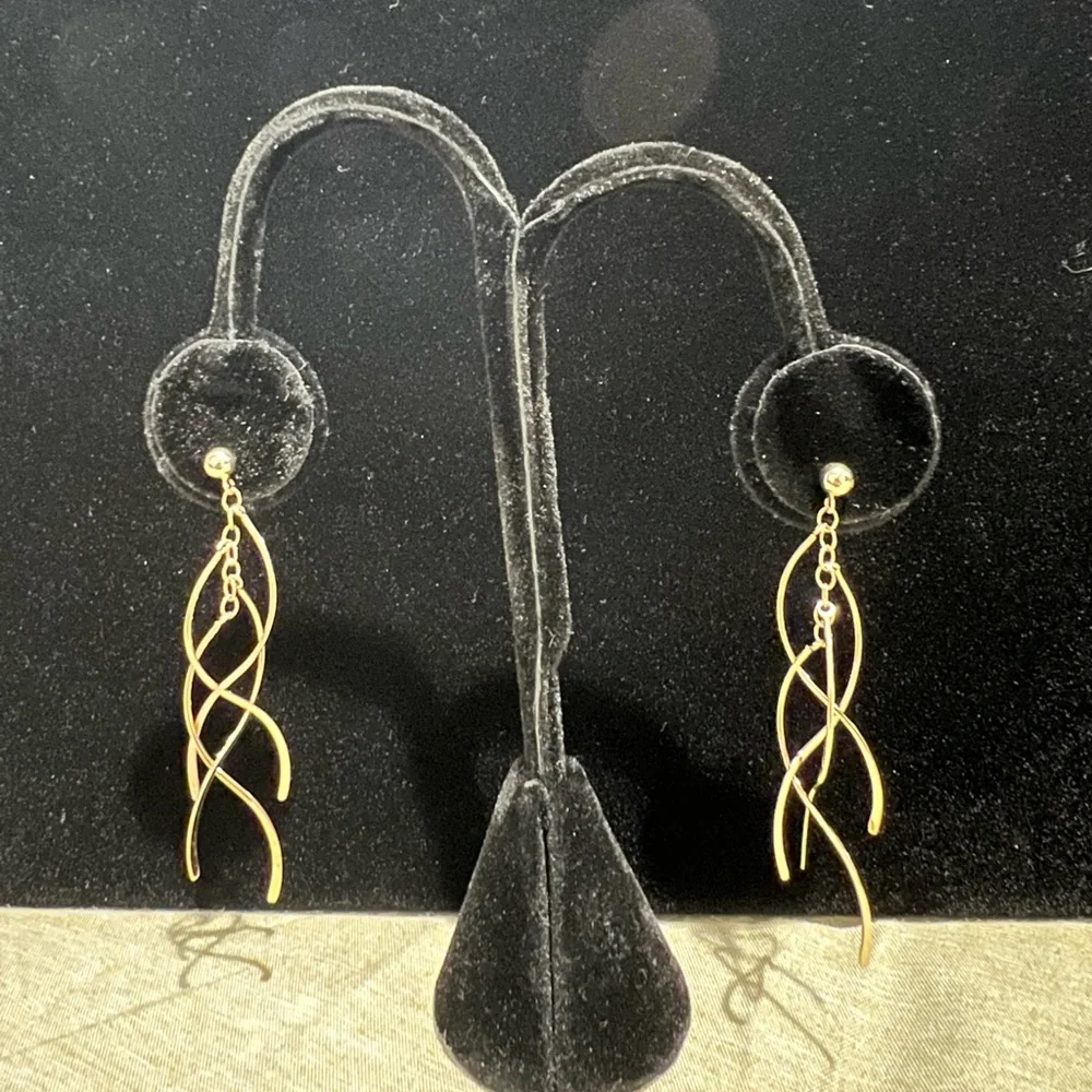 Beautiful 14k Dangle Earrings! - Picture 4 of 4